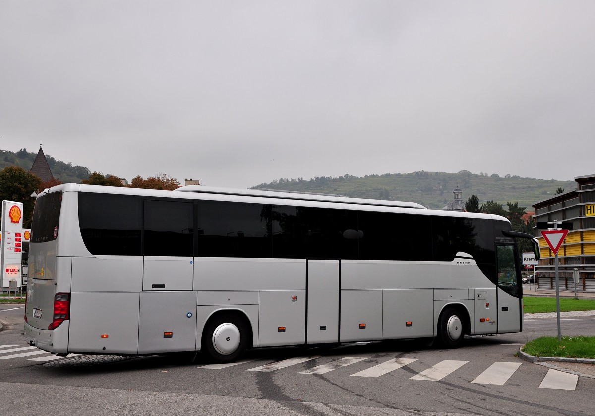 Setra 415 GT-HD von Busreisen Heiss aus asterreich am 11.Okt.2014 in Krems unterwegs.