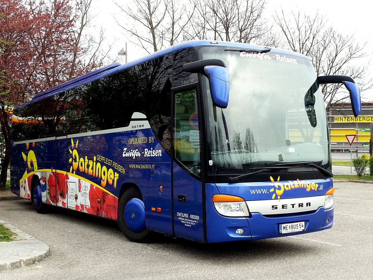 SETRA 415 GT-HD von DATZINGER Reisen aus sterreich am 6.4.2014 in Krems gesehen.