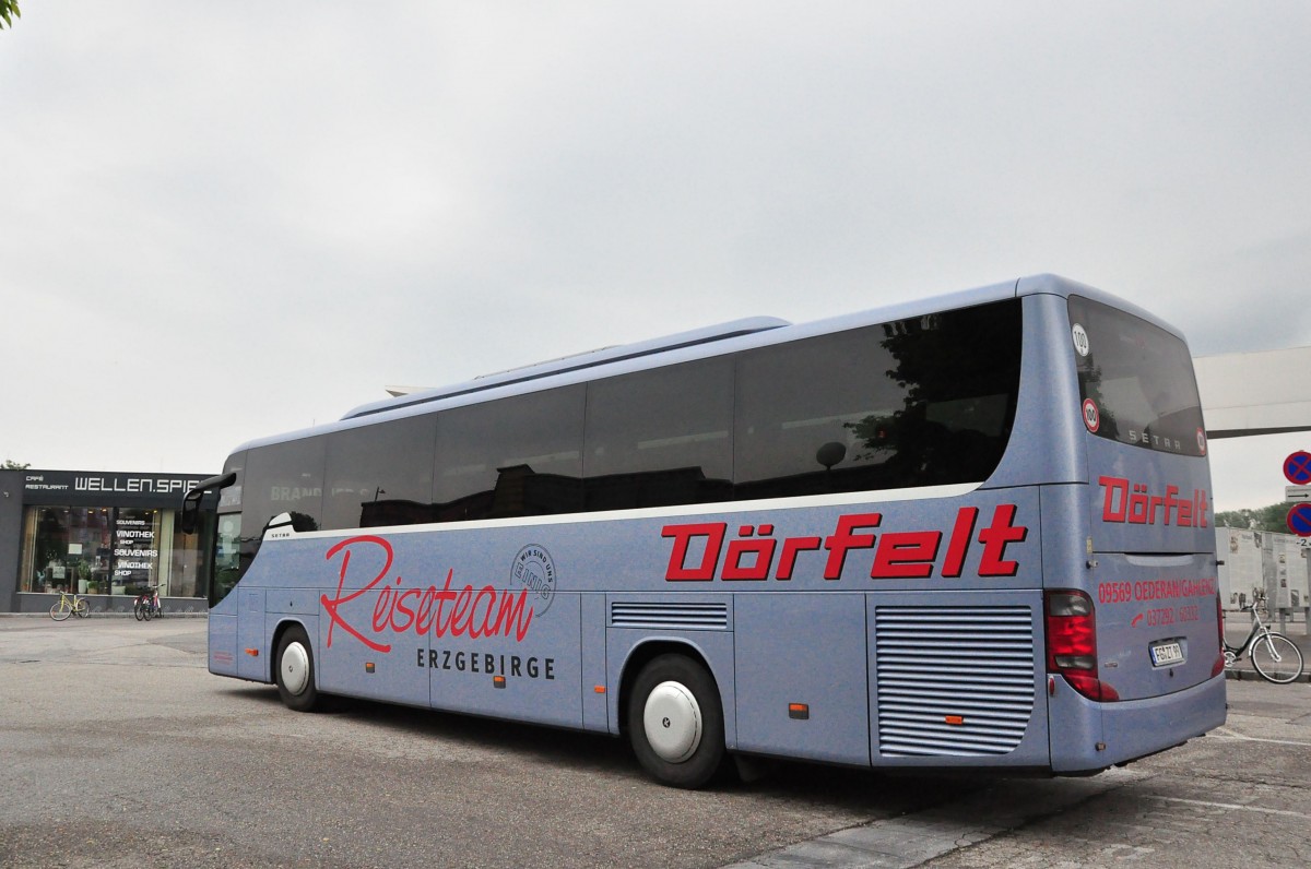 Setra 415 GT-HD von Drfelt Reisen aus der BRD im Mai 2015 in Krems gesehen.