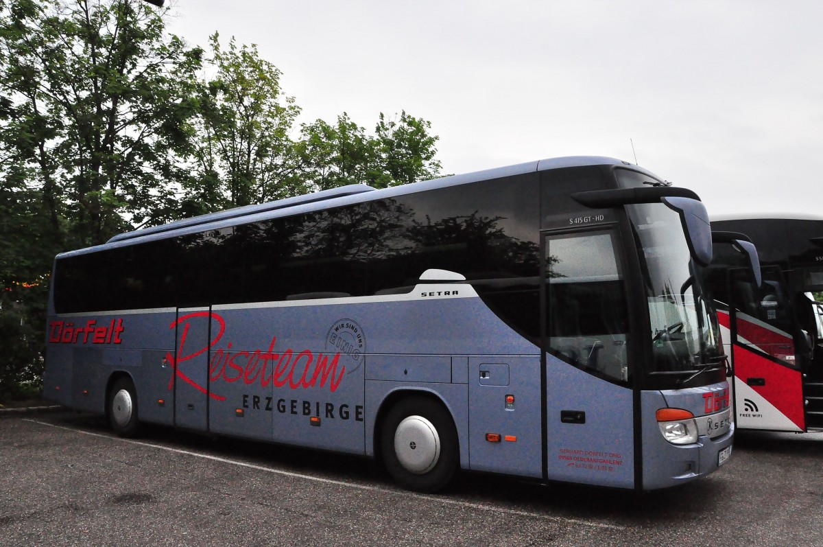 Setra 415 GT-HD von Drfelt Reisen aus der BRD im Mai 2015 in Krems gesehen.