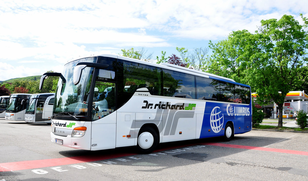 Setra 415 GT-HD von Dr. Richard Reisen aus Wien in Krems gesehen.