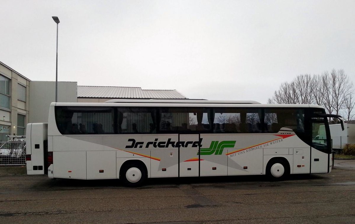 Setra 415 GT-HD von Dr. Richard aus Wien 02/2018 in Krems gesehen.