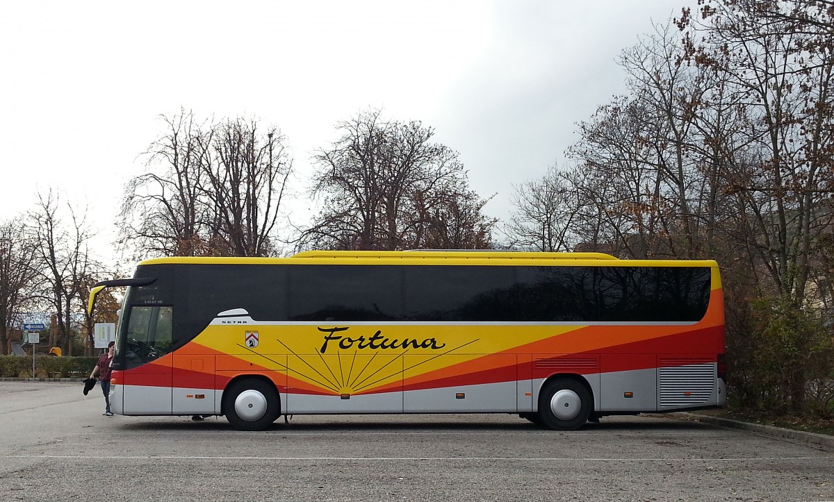 Setra 415 GT-HD von Fortuna Reisen aus sterreich am 16.11.2014 in Krems.