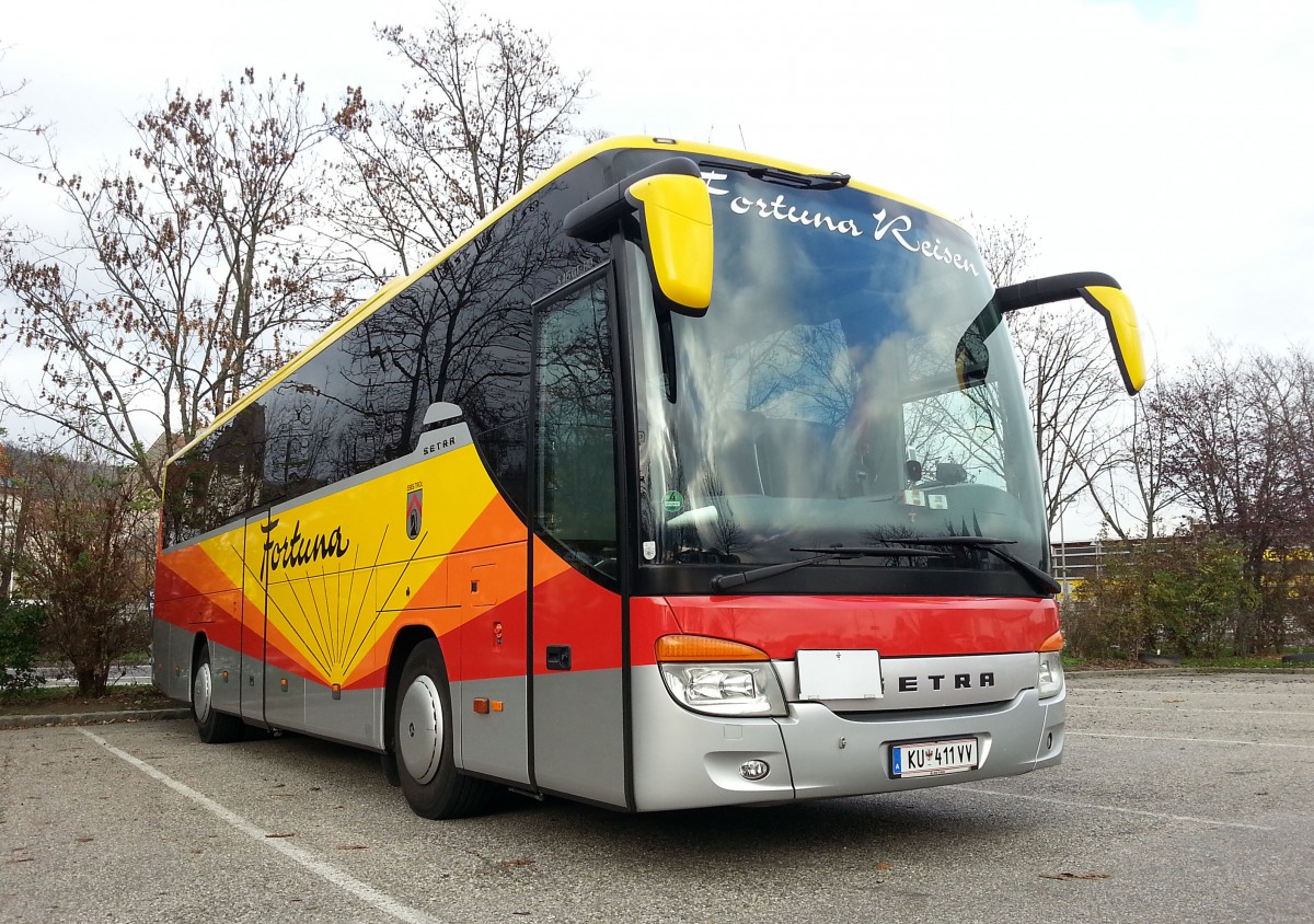 Setra 415 GT-HD von Fortuna Reisen aus sterreich am 16.11.2014 in Krems.