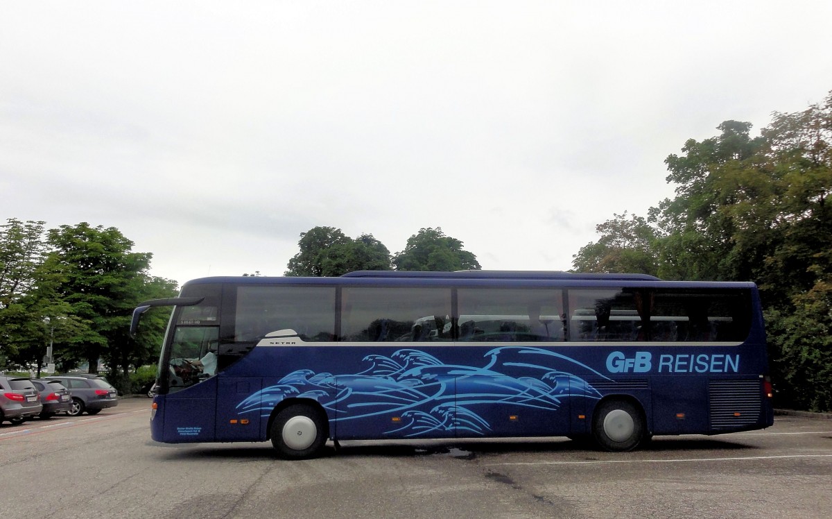 SETRA 415 GT-HD von GFB Reisen/BRD am 25.6.2013 in Krems an der Donau.