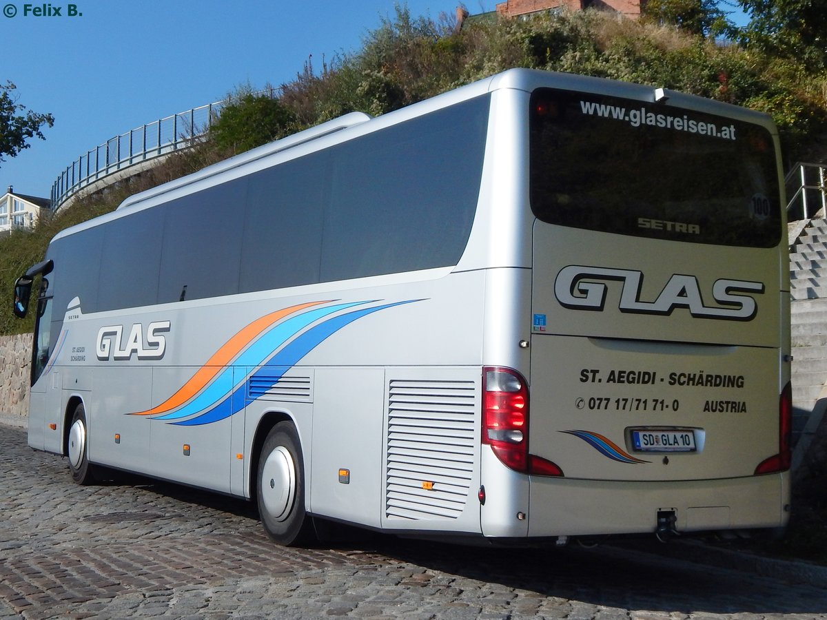 Setra 415 GT-HD von Glas aus Österreich im Stadthafen Sassnitz.