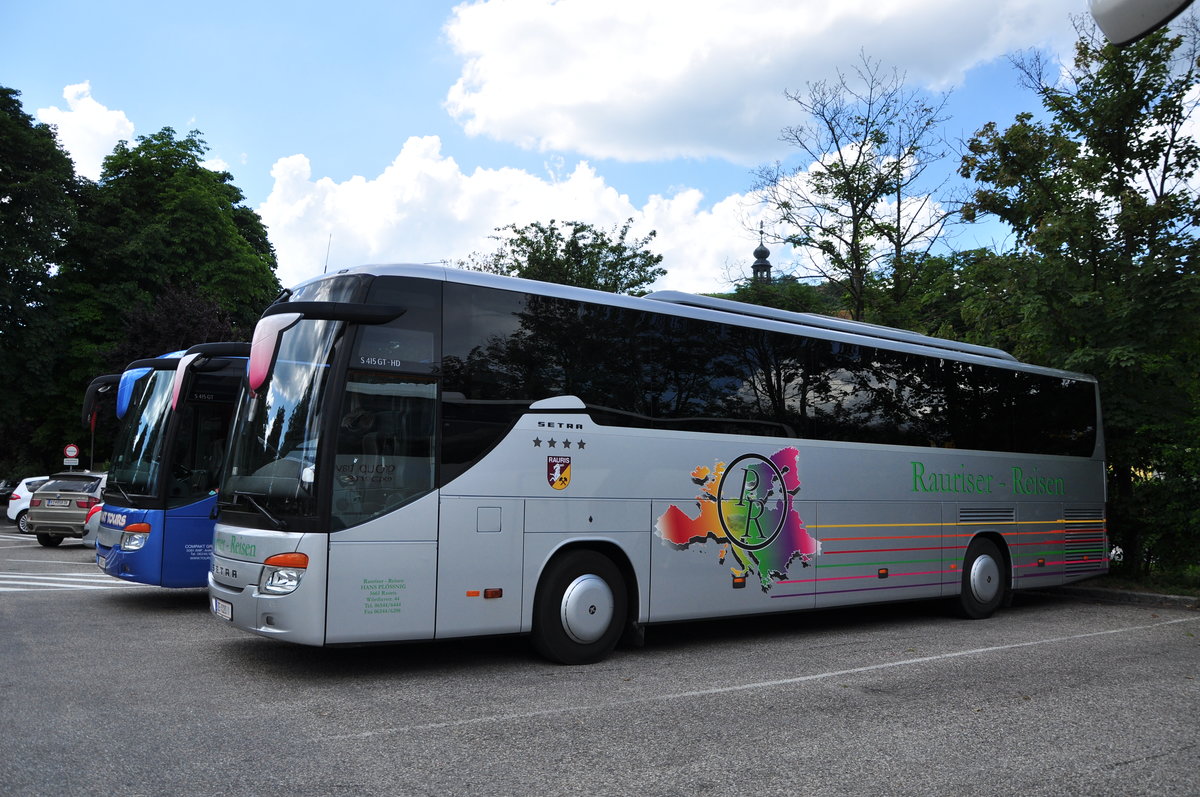 Setra 415 GT-HD von Hans Plssnig Reisen aus sterreich in Krems gesehen.