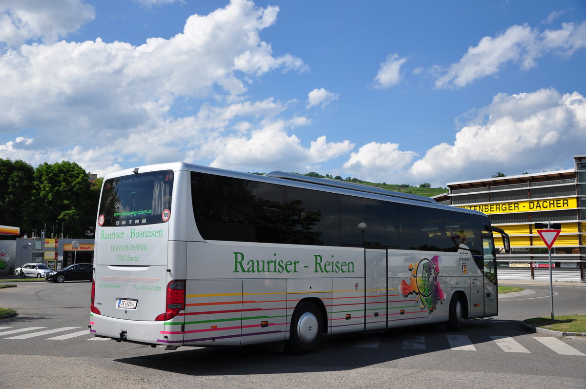 Setra 415 GT-HD von Hans Plssnig Reisen aus sterreich in Krems gesehen.