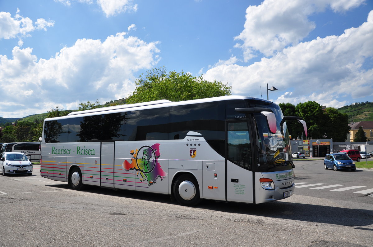 Setra 415 GT-HD von Hans Plssnig Reisen aus sterreich in Krems gesehen.