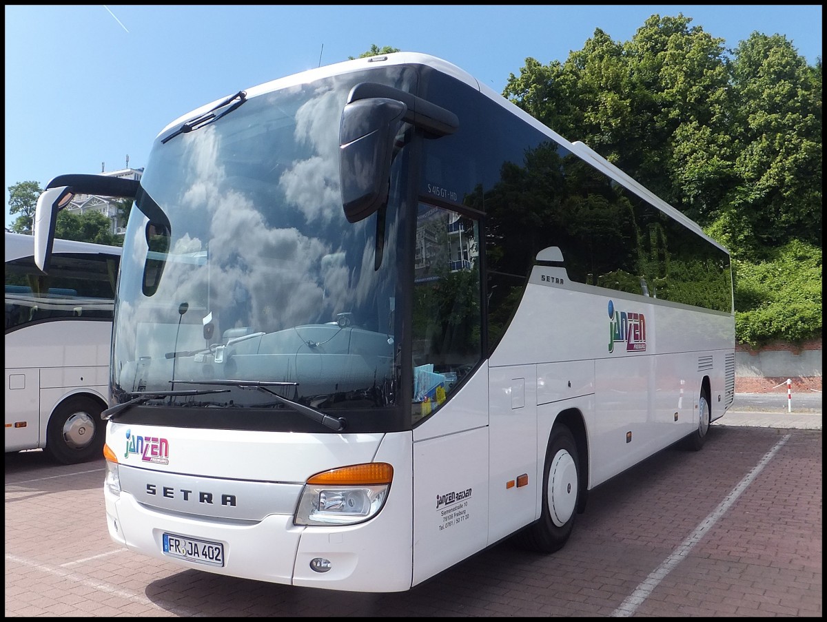 Setra 415 GT-HD von Janzen aus Deutschland im Stadthafen Sassnitz.