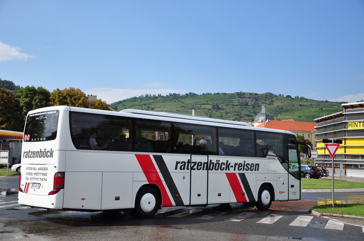 Setra 415 GT-HD von Ratzenbck Reisen aus sterreich in Krems gesehen.