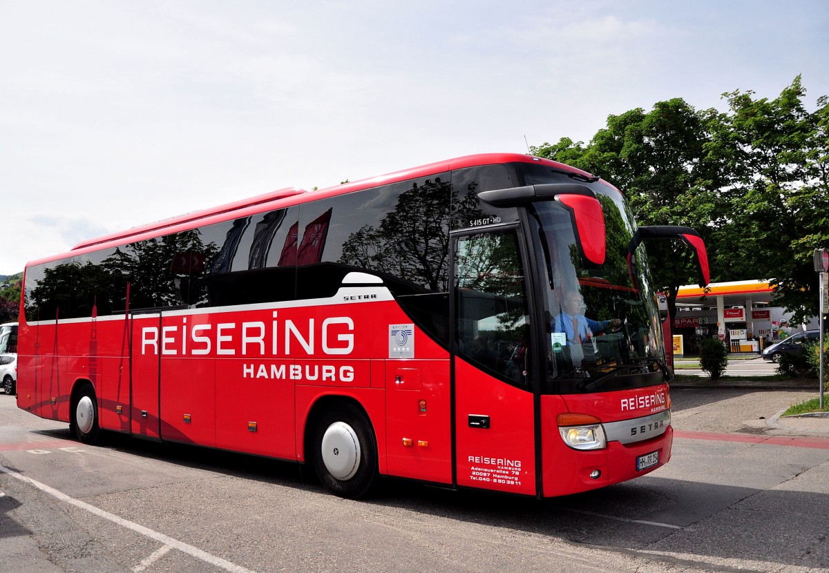 Setra 415 GT-HD von Reisering aus Hamburg im Mai 2015 in Krems. 