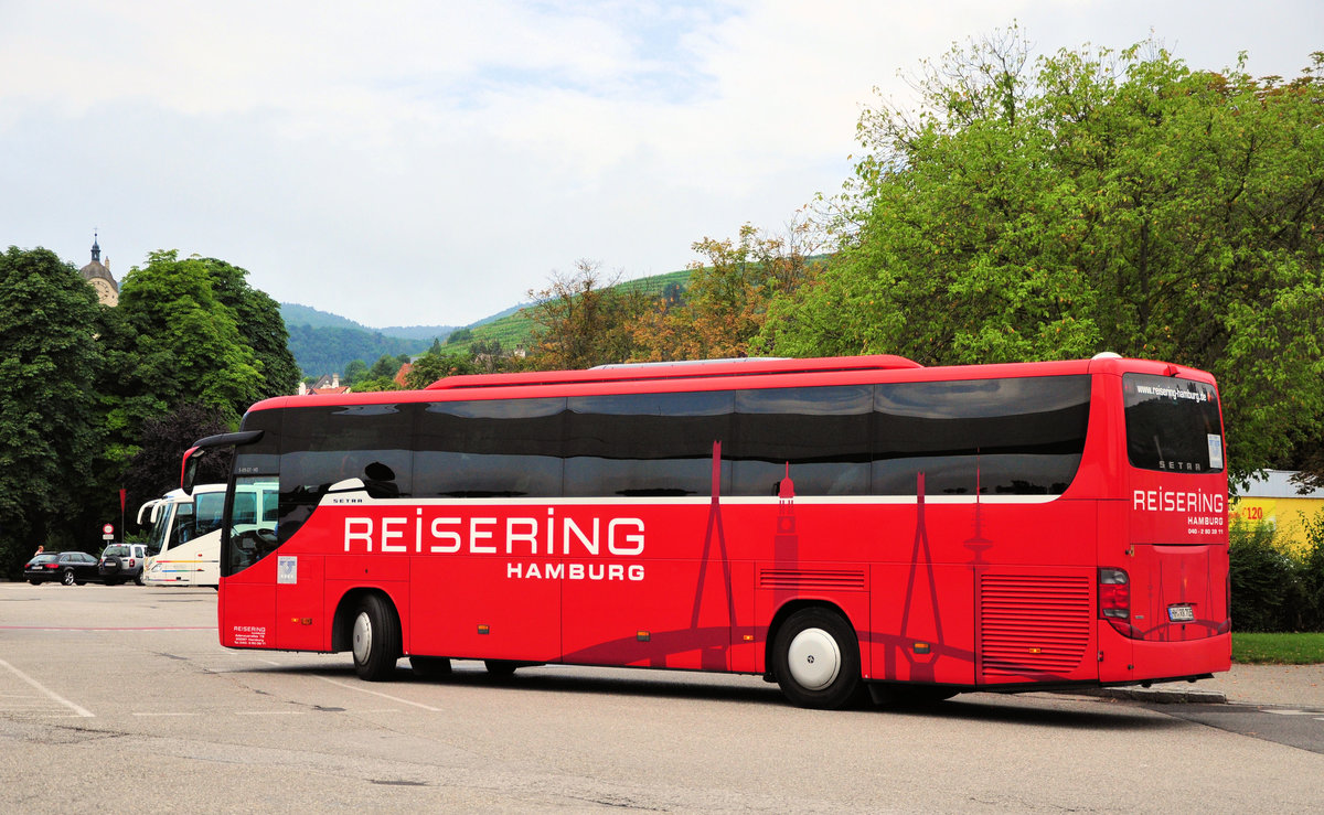 Setra 415 GT-HD vom Reisering Hamburg in Krems gesehen.