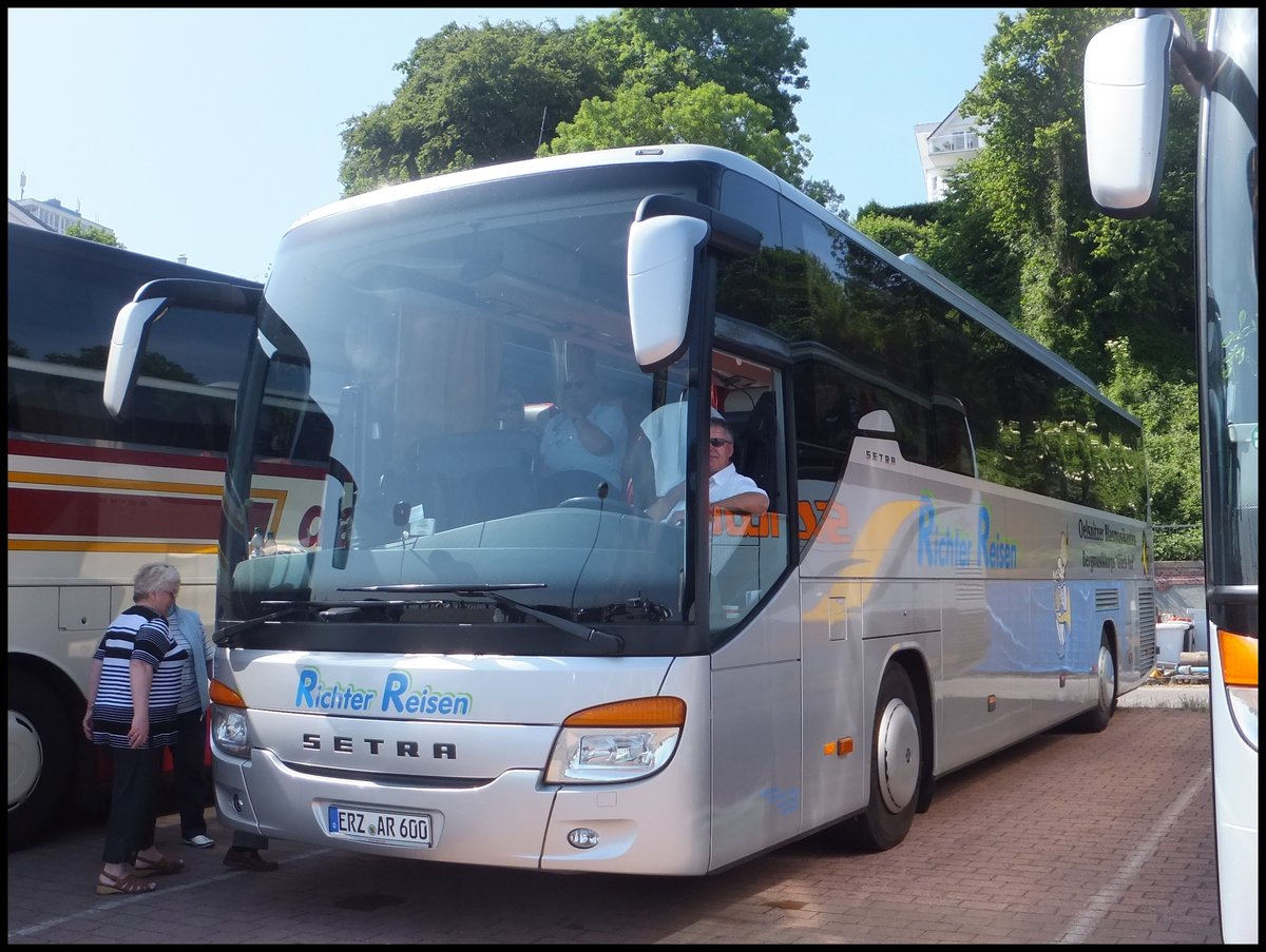 Setra 415 GT-HD von Richter Reisen aus Deutschland im Stadthafen Sassnitz.