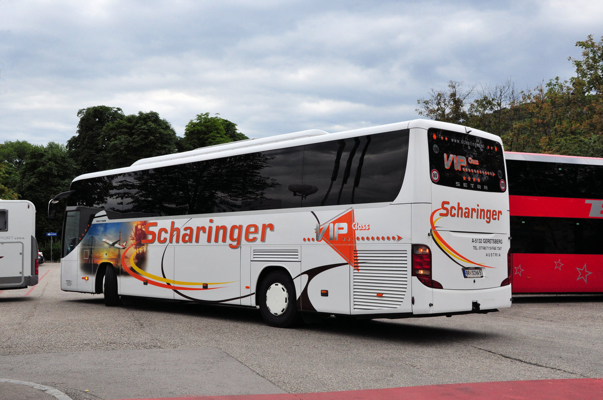 Setra 415 GT-HD von Scharinger Reisen aus sterreich in Krems gesehen.