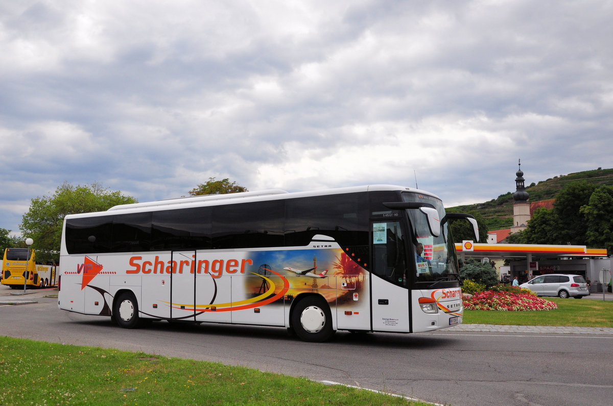 Setra 415 GT-HD von Scharinger Reisen aus sterreich in Krems gesehen.