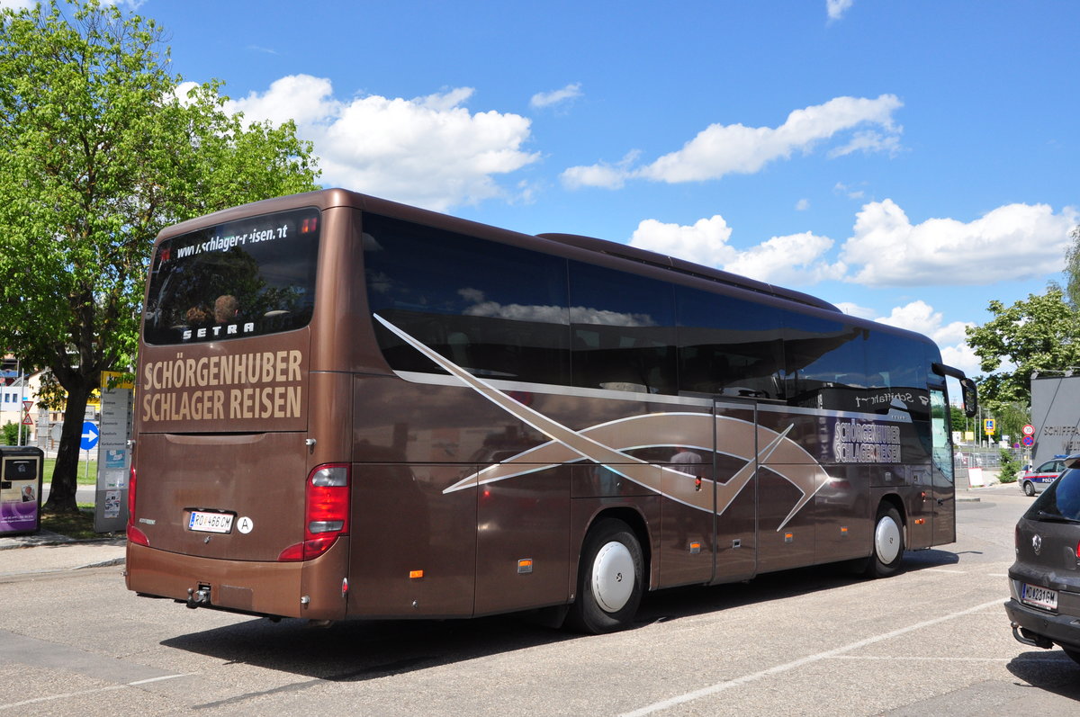 Setra 415 GT-HD von Schlager Busreisen aus sterreich in Krems gesehen.