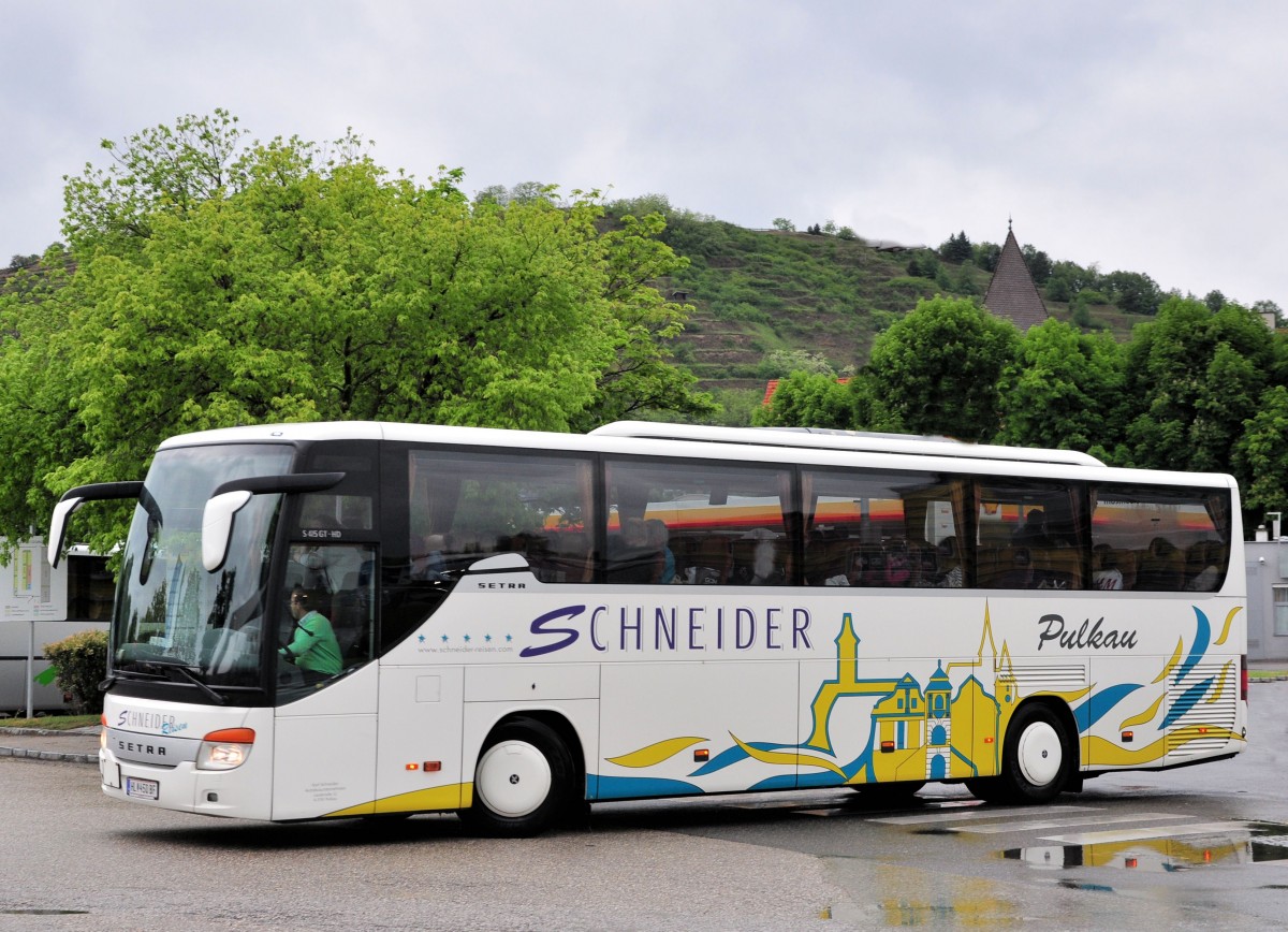 Setra 415 GT-HD von Schneider Reisen aus sterreich am 17. Mai 2014 in Krems gesehen.