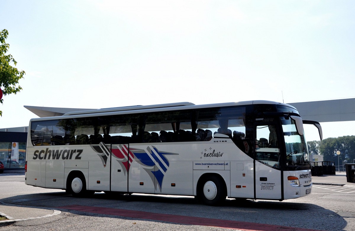 Setra 415 GT-HD von SCHWARZ Busreisen aus sterreich im August 2013 in Krems gesehen.