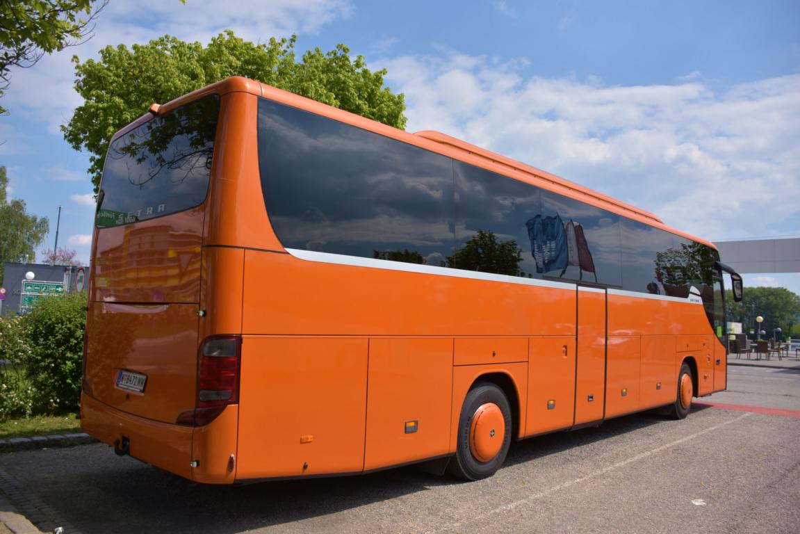 Setra 415 GT-HD von SEO Reisen aus Wien in Krems.