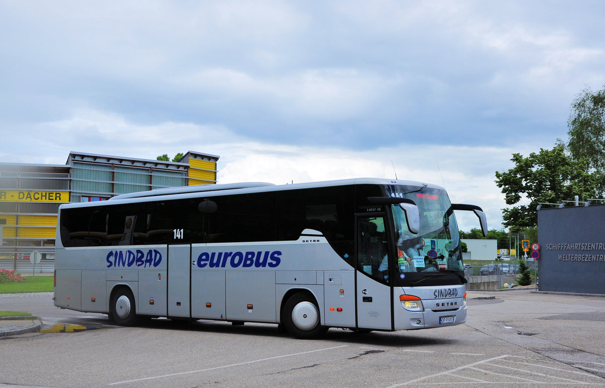 Setra 415 GT-HD von Sindbad Reisen aus PL in Krems gesehen.