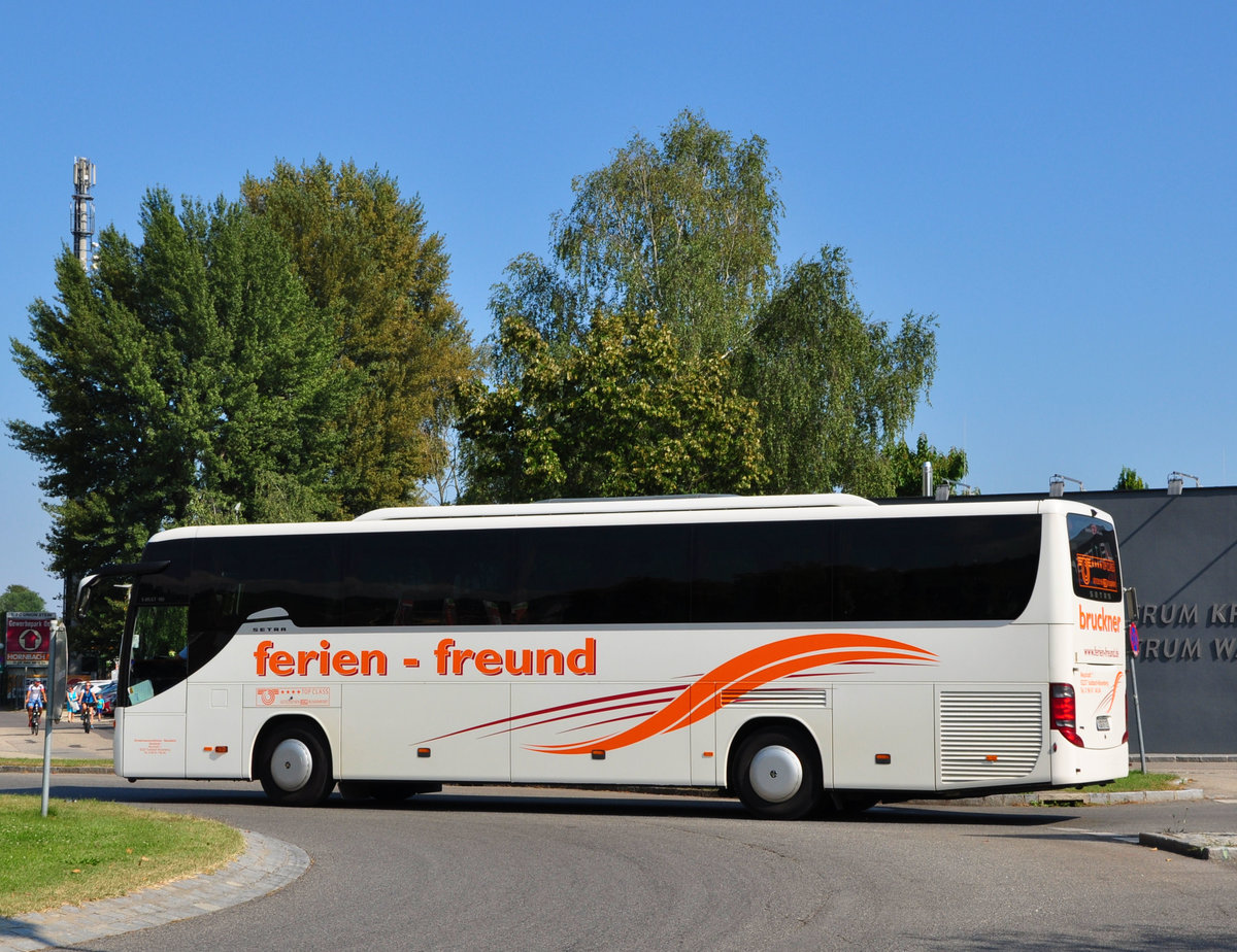 Setra 415 GT- HD vom Verkehrsunternehmen-Reisebro BRUCKNER aus der BRD in Krems gesehen.