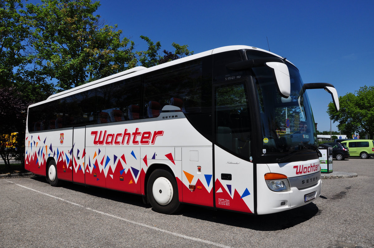 Setra 415 GT-HD von Wachter Reisen aus sterreich in Krems gesehen. 