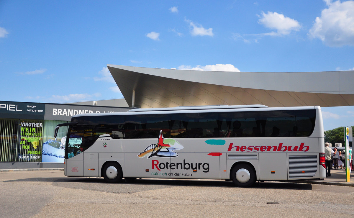 Setra 415 GT-HD von Waldemar Kornek  Hessenbub  aus der BRD in Krems unterwegs.