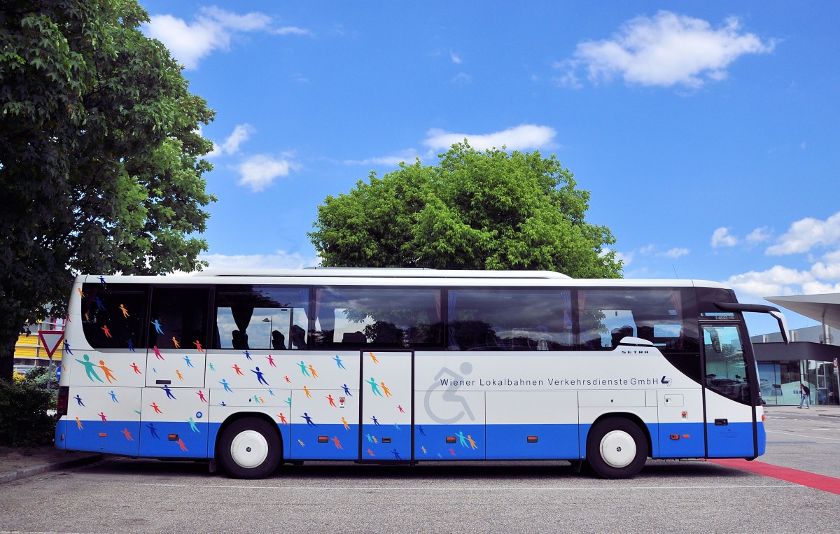 SETRA 415 GT-HD der Wiener Lokalbahnen am 22.5.2013 in Krems an der Donau gesehen.