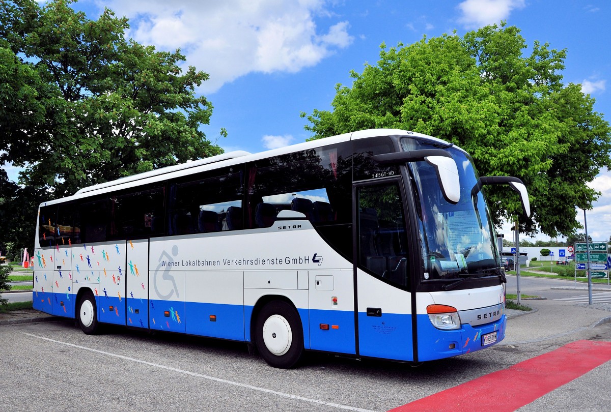 SETRA 415 GT-HD der Wiener Lokalbahnen am 22.5.2013 in Krems an der Donau gesehen.