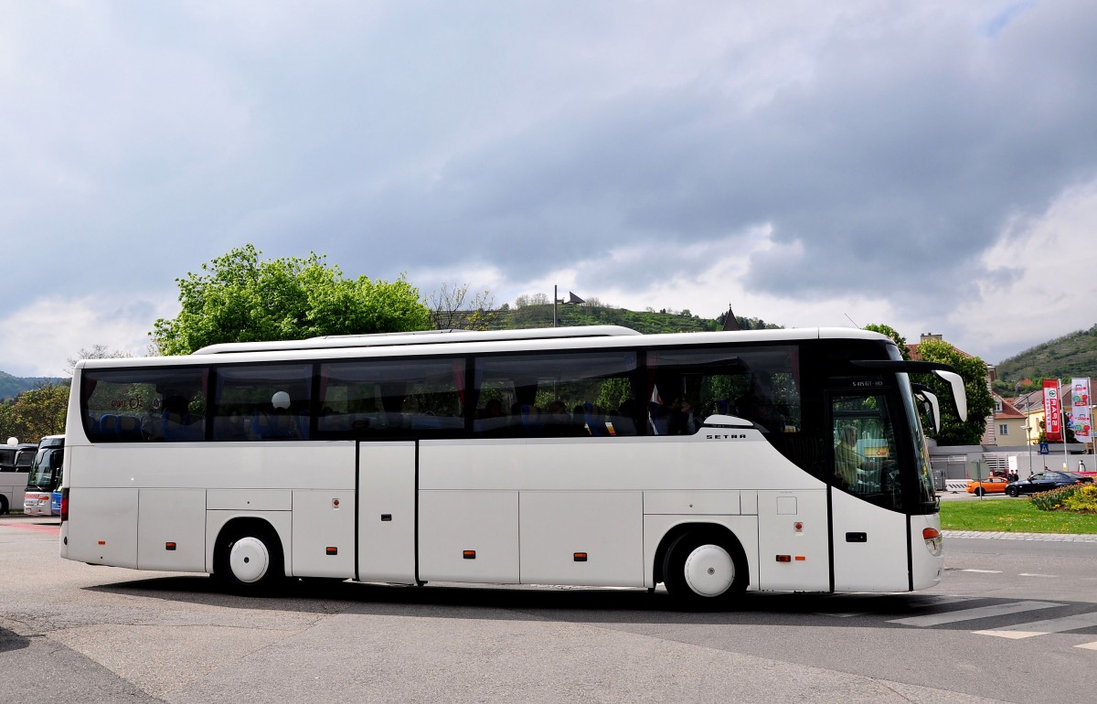 Setra 415 GT-HD von Zeppelin aus Ungarn am 2.5.2015 in Krems.