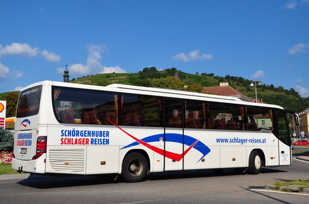 Setra 415 GT von Schlager Reisen Inh. Hubert Schrgenhuber aus sterreich in Krems gesehen.