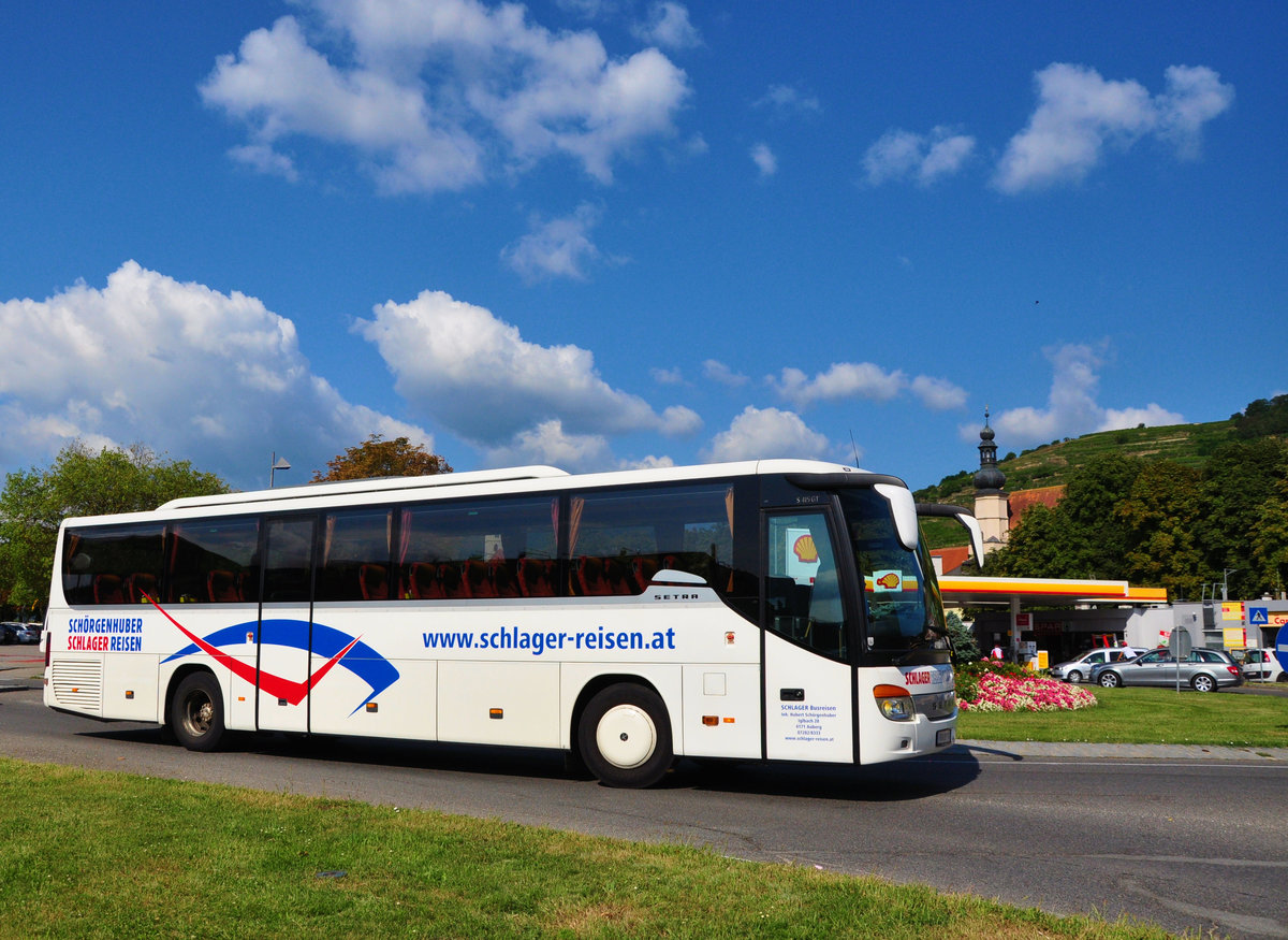 Setra 415 GT von Schlager Reisen Inh. Hubert Schrgenhuber aus sterreich in Krems gesehen.