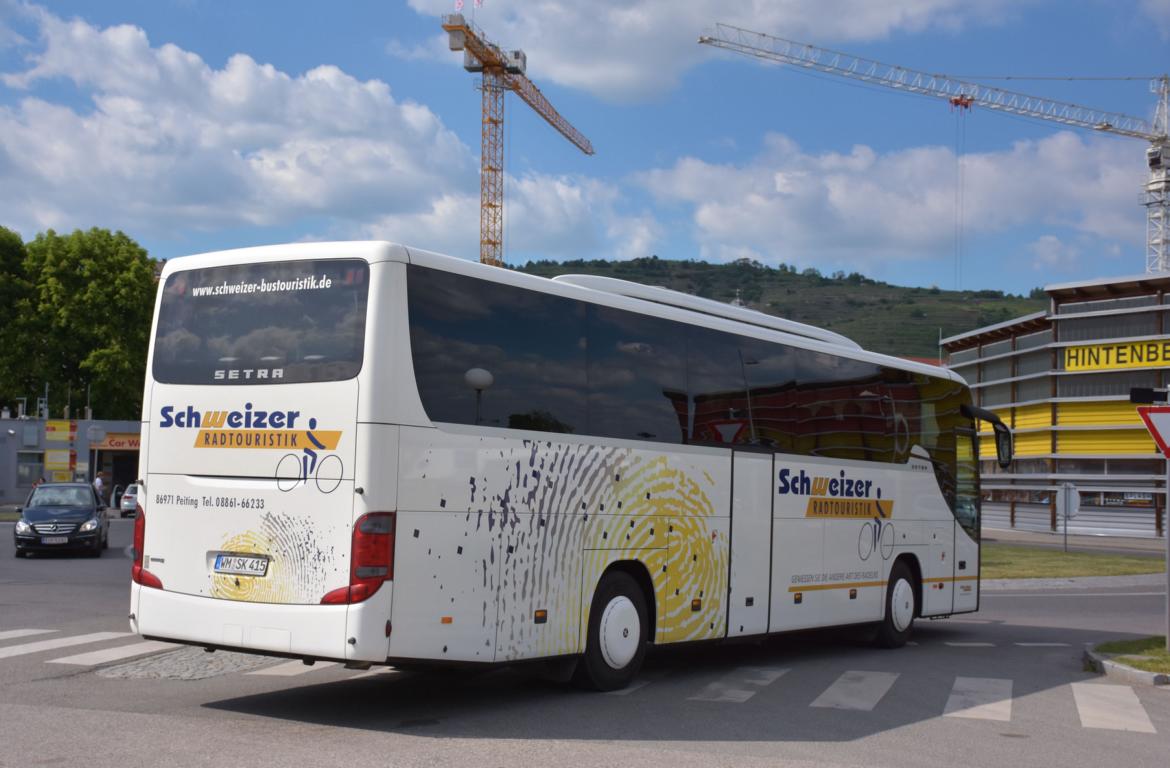 Setra 415 GT von SCHWEIZER Radtouristik aus der BRD in Krems.