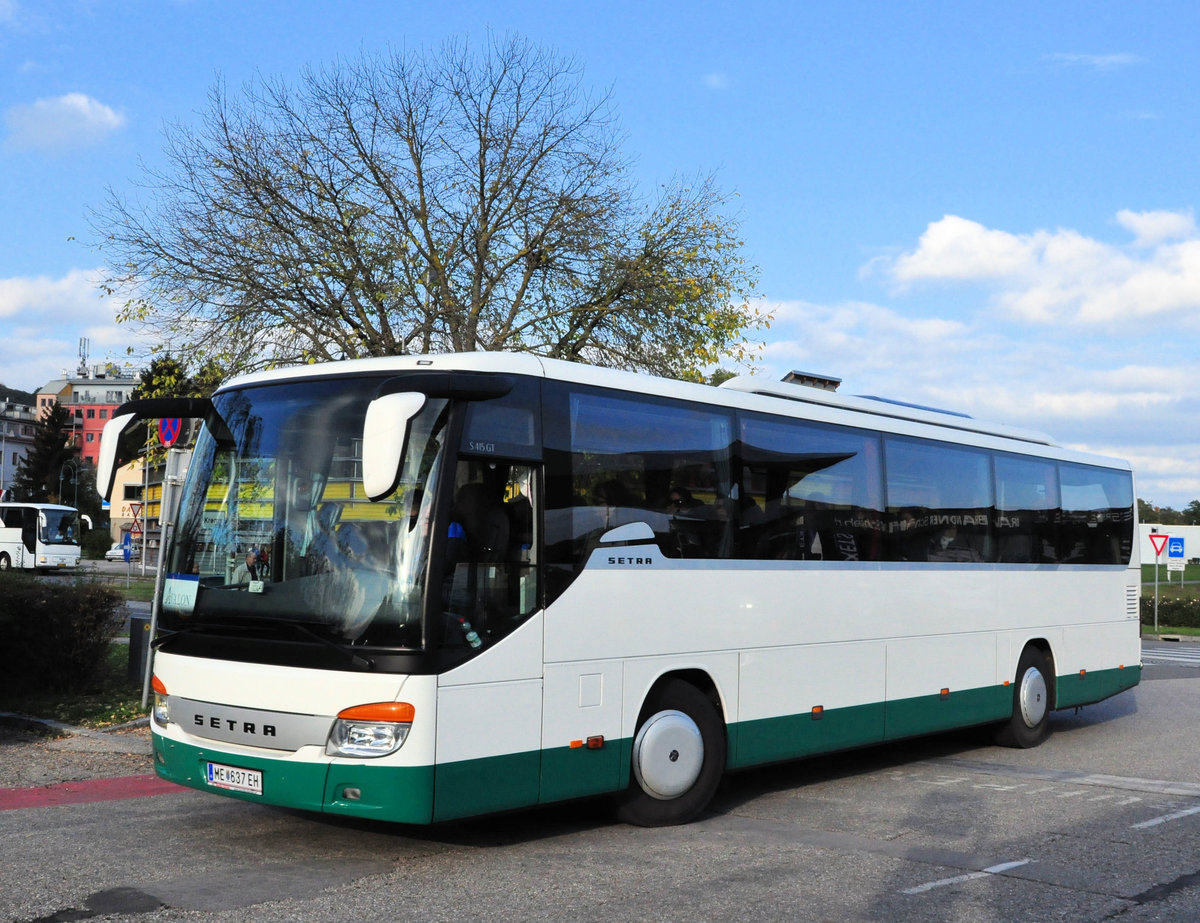 Setra 415 GT von Zwlfer Reisen aus Niedersterreich in Krems gesehen.