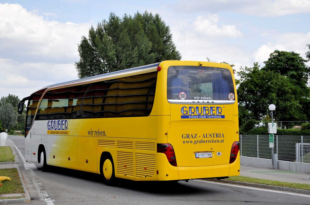 SETRA 415 HD von GRUBER Reisen/sterreich im Juli 2013 in Krems gesehen.