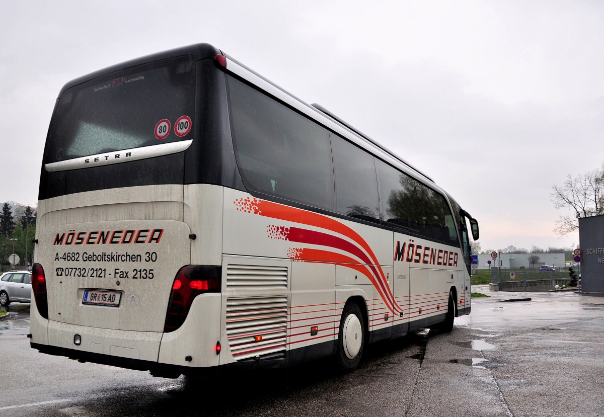 Setra 415 HD von Mseneder Reisen aus sterreich am 17.4.2015 in Krems.