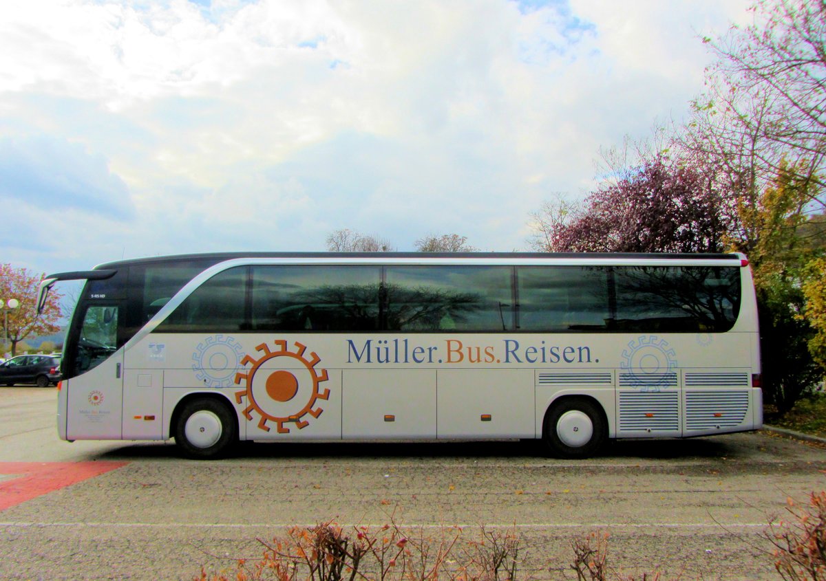 Setra 415 HD von Mller Busreisen aus der BRD in Krems.