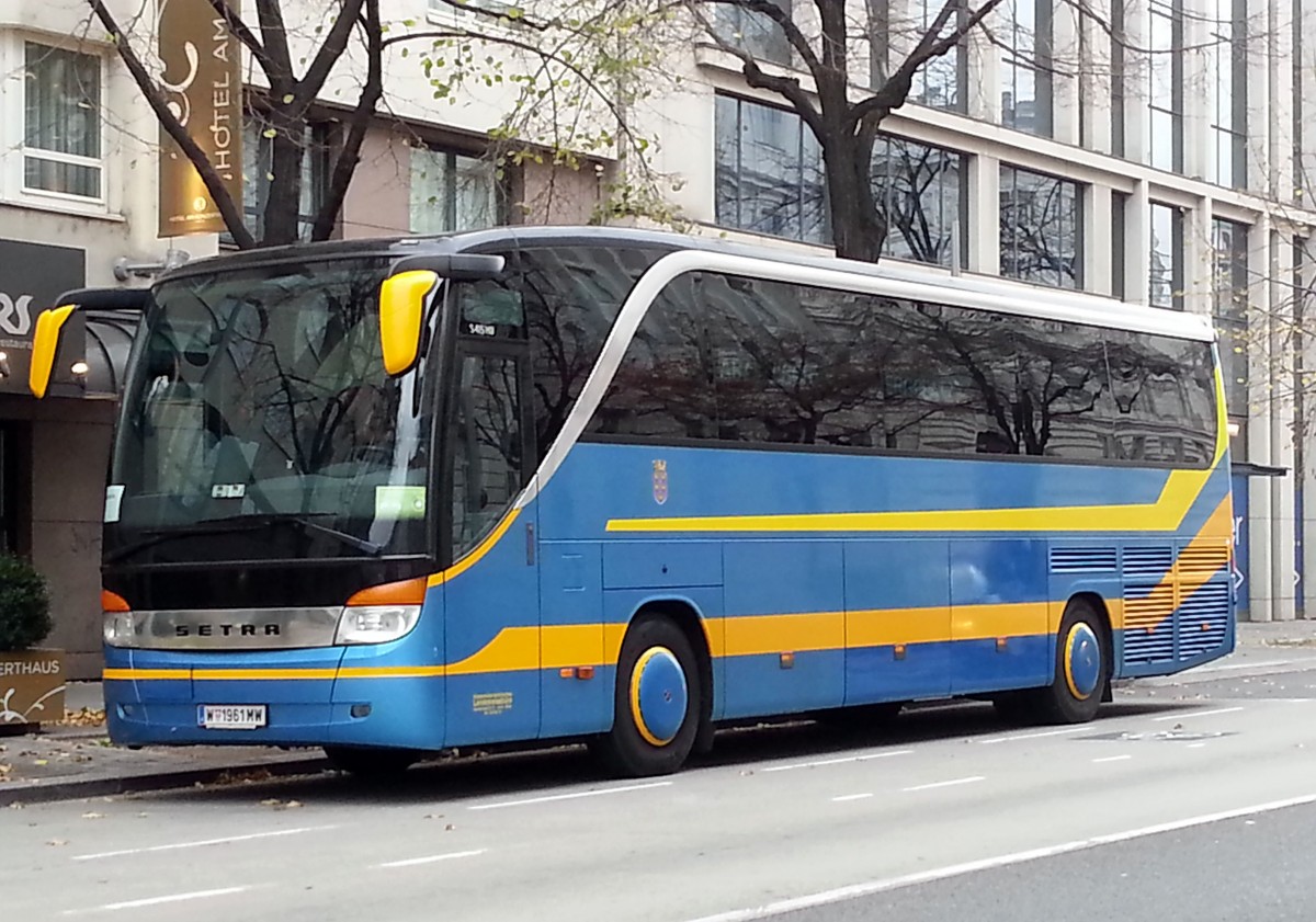 Setra 415 HD vom Niedersterr.Landesreisebro am 15.11.2014 in Wien gesehen.