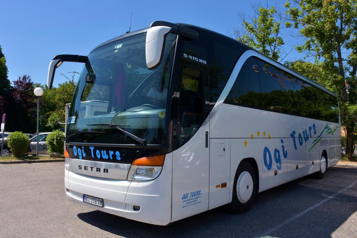 Setra 415 HD von OGI Tour`s aus Serbien.