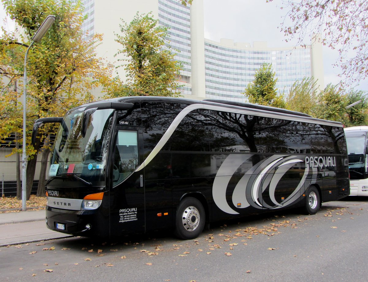 Setra 415 HD von Pasquali Reisen aus Italien in Wien gesehen.