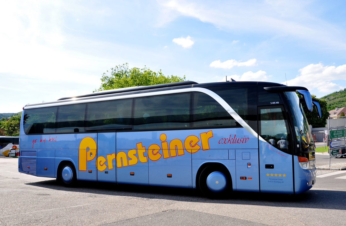 Setra 415 HD von Pernsteiner Reisen aus sterreich in Krems gesehen.