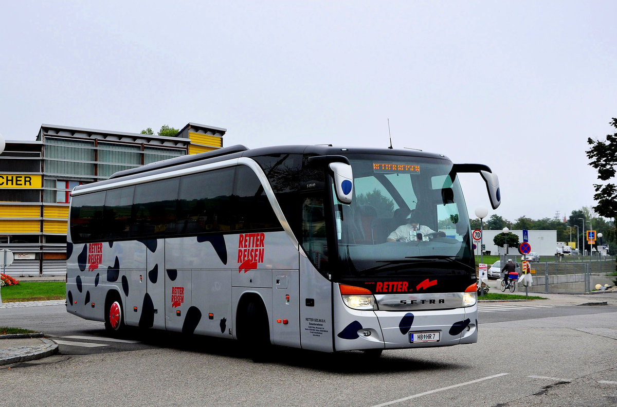 Setra 415 HD von Retter Reisen aus sterreich in Krems gesehen.