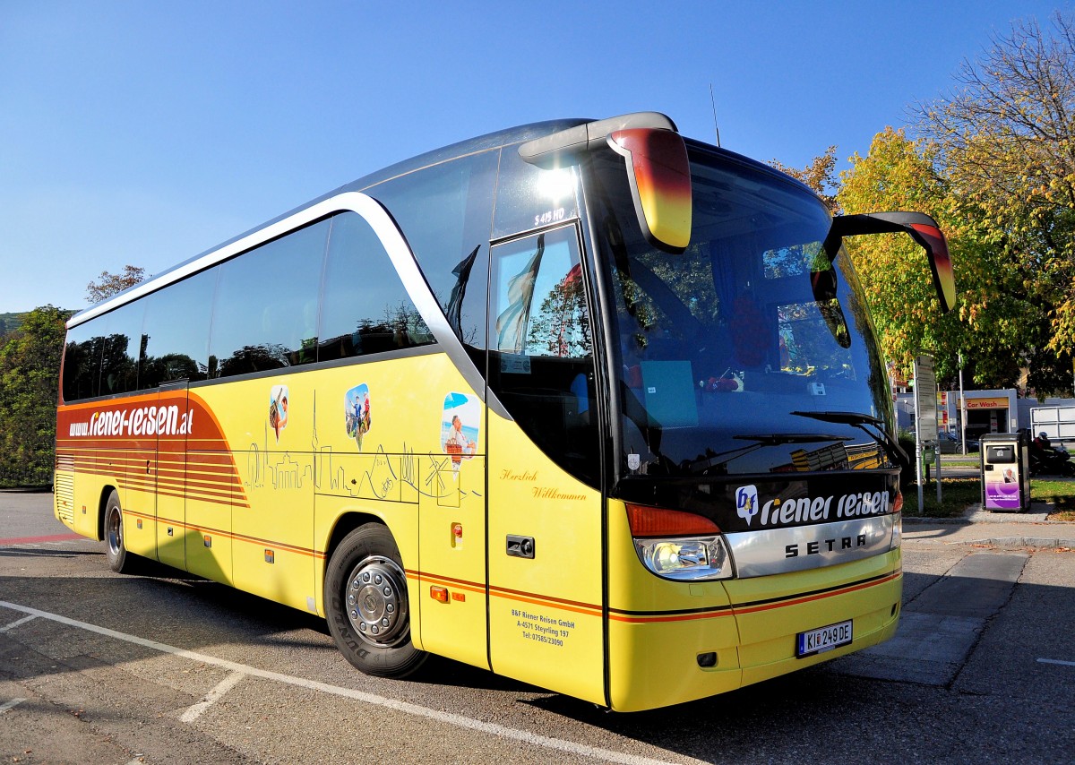 Setra 415 HD von Riener Reisen / sterreich im Herbst 2013 in Krems.