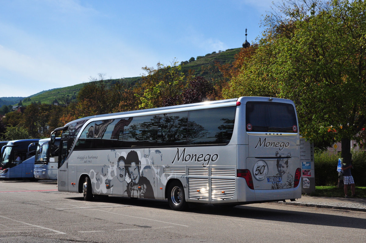 Setra 415 HD von S.Guistina aus Italien in Krems gesehen.