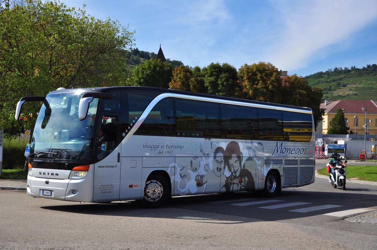 Setra 415 HD von S.Guistina aus Italien in Krems gesehen.