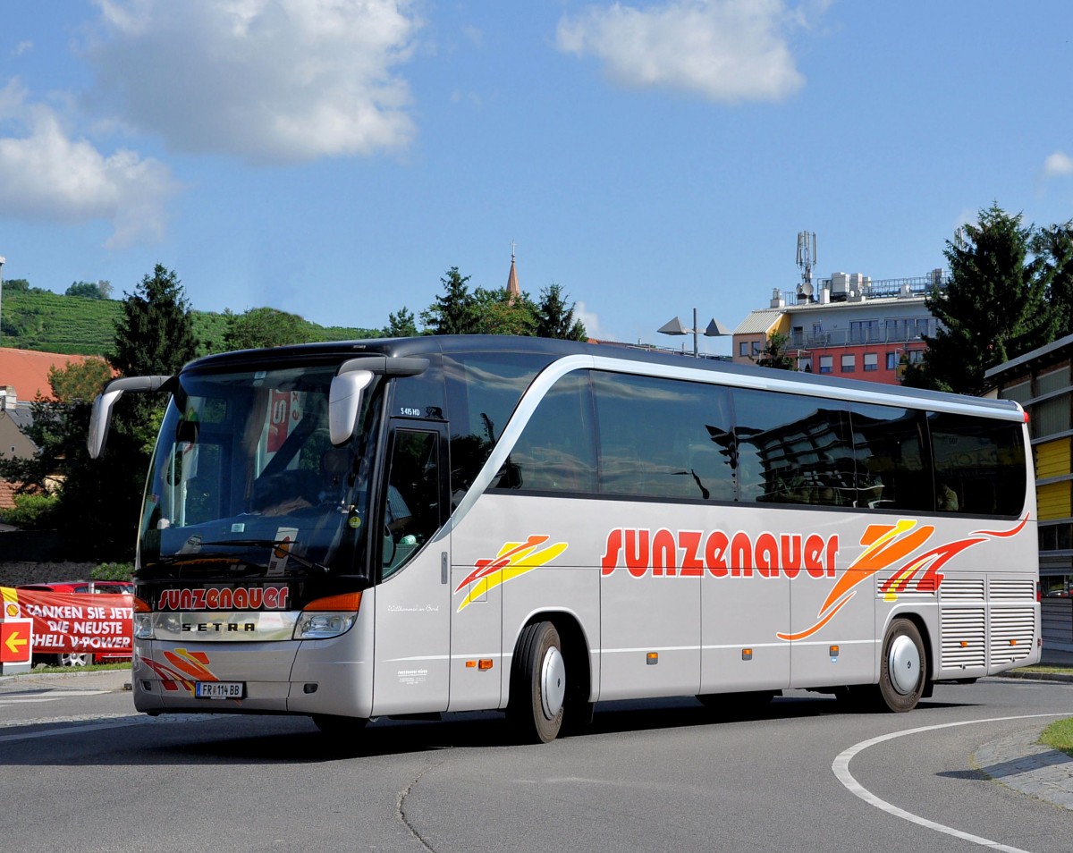 SETRA 415 HD von SUNZENAUER Reisen aus sterreich am 12.7.203 in Krems unterwegs.