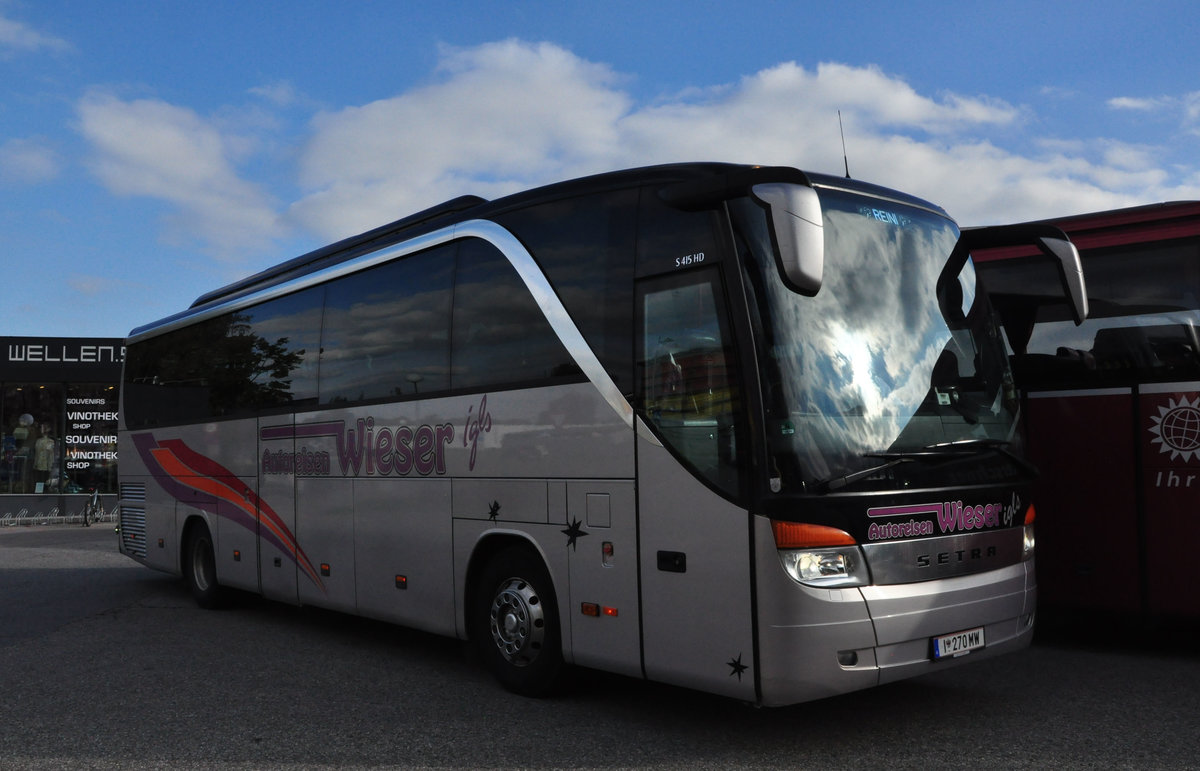 Setra 415 HD von Wieser Reisen aus sterreich in Krems gesehen.