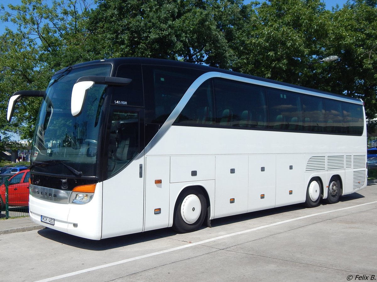 Setra 415 HDH aus Ungarn in Berlin.