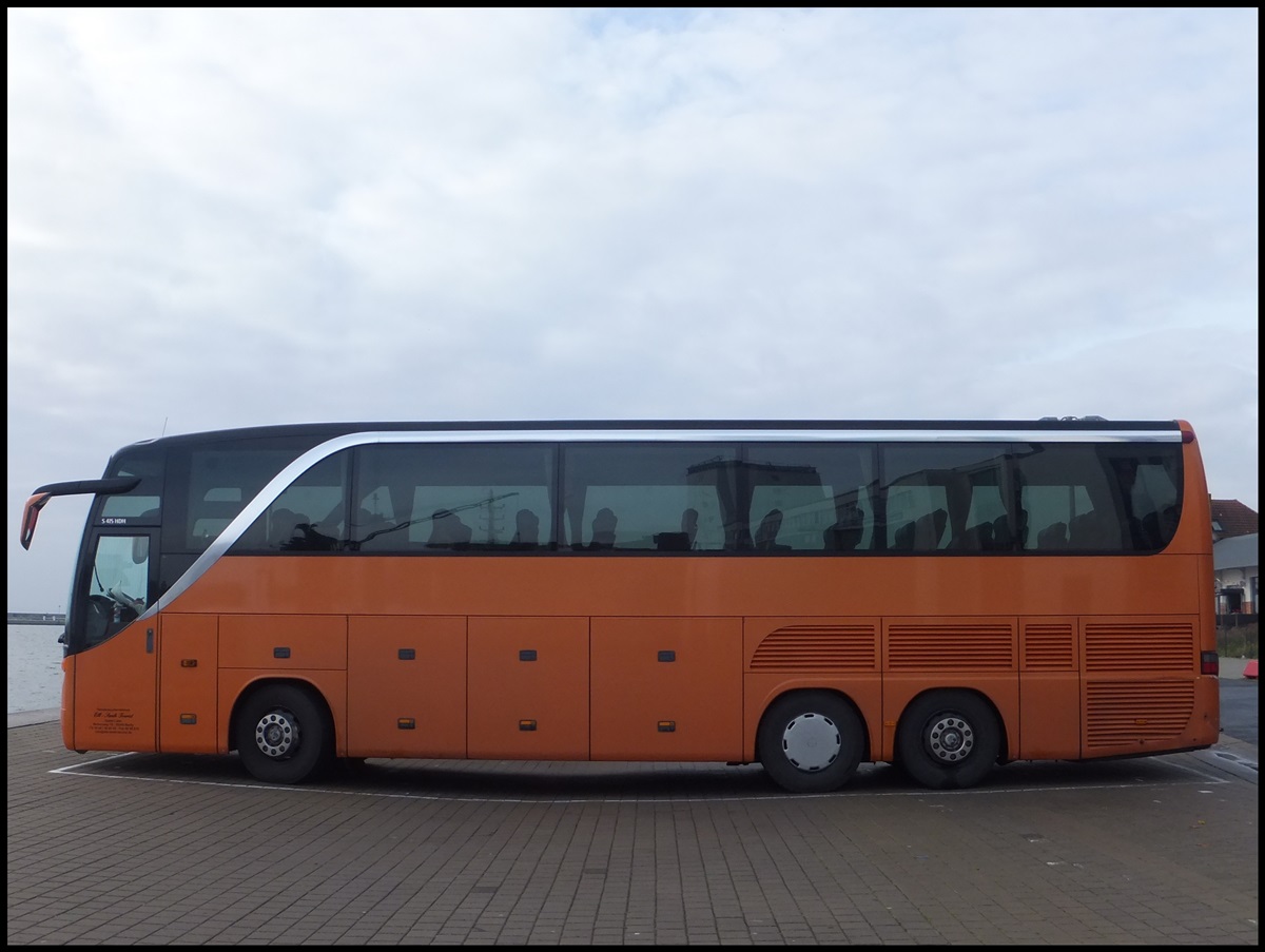 Setra 415 HDH von Elb-Saale Tourist aus Deutschland im Stadthafen Sassnitz.